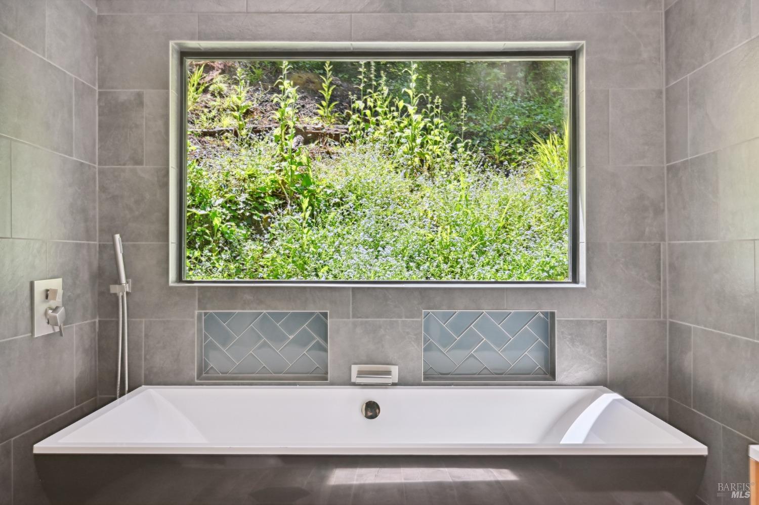 21713 Starrett Hill Drive Monte Rio, CA 95462 - Photo 12 of 50 a bathroom with a bathtub
