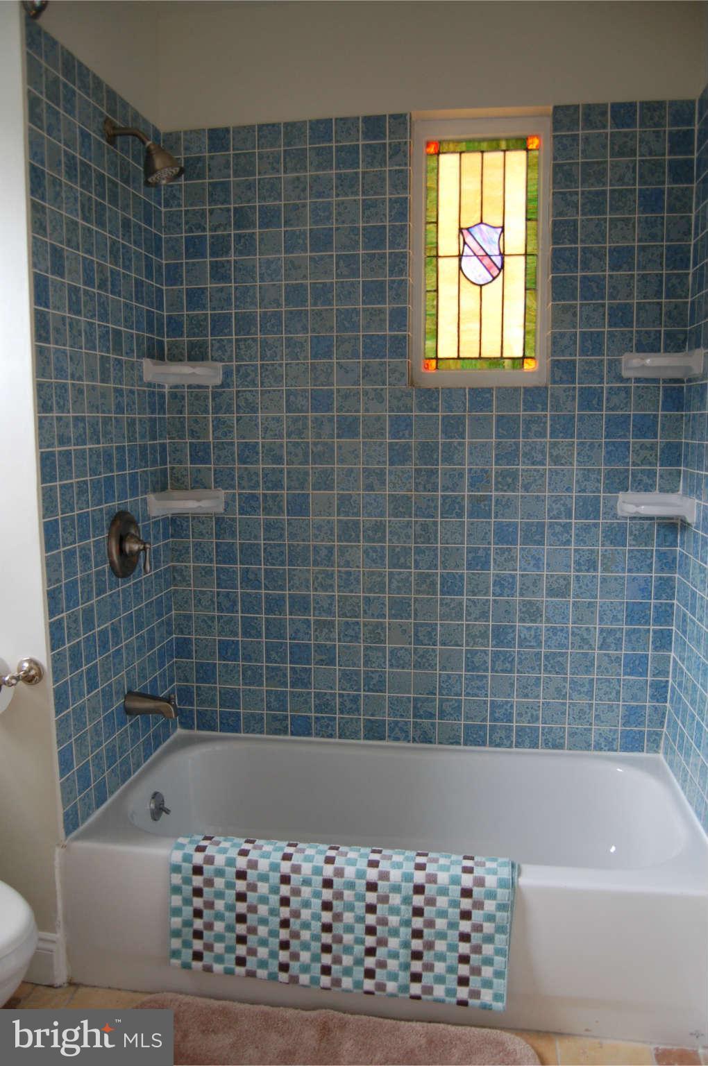 5311 Brabant Road Baltimore, MD 21229 - Photo 19 of 29 a bathroom with a bathtub and shower