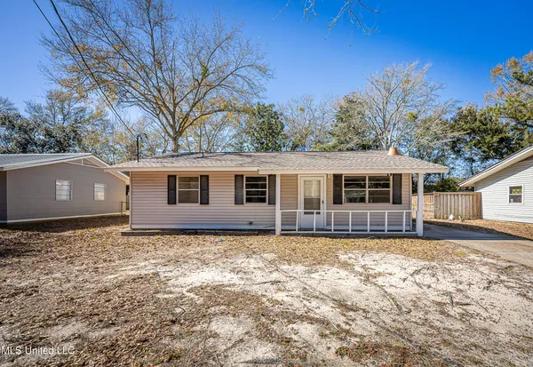 $1,400 | 105 Hickory Drive, Ocean Springs, MS 39564