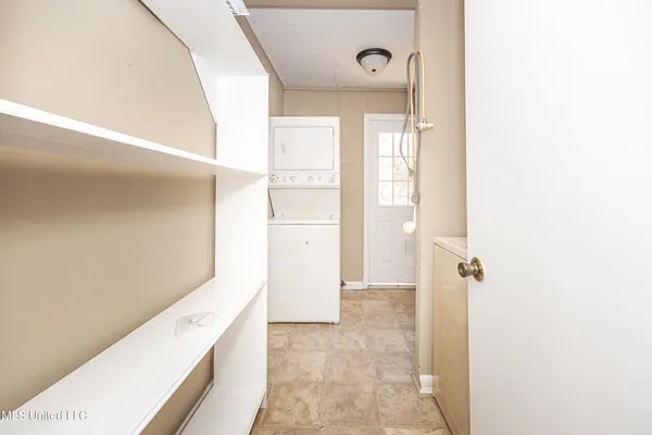$1,400 | 105 Hickory Drive, Ocean Springs, MS 39564