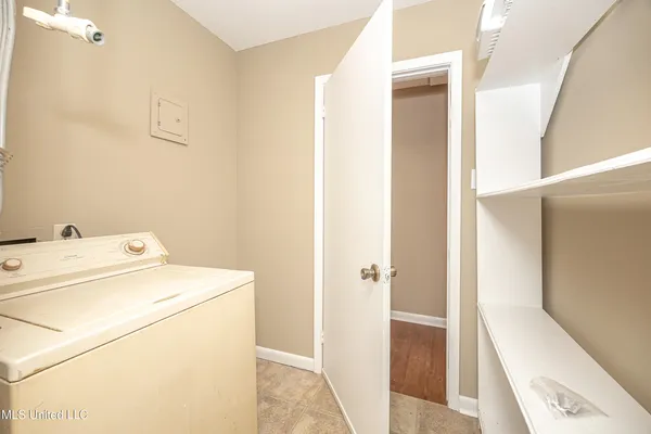 $1,400 | 105 Hickory Drive, Ocean Springs, MS 39564