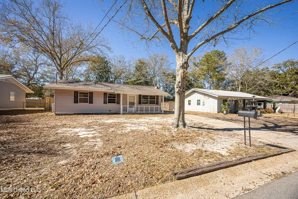 $1,400 | 105 Hickory Drive, Ocean Springs, MS 39564