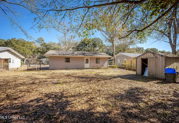 $1,400 | 105 Hickory Drive, Ocean Springs, MS 39564