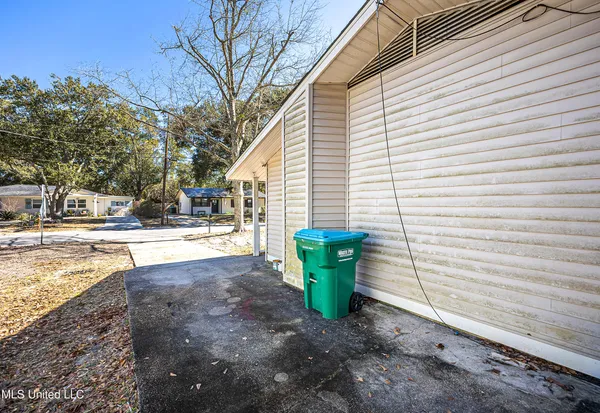 $1,400 | 105 Hickory Drive, Ocean Springs, MS 39564