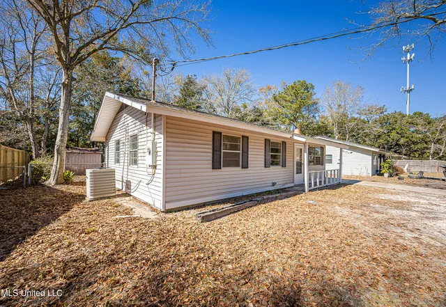 $1,400 | 105 Hickory Drive, Ocean Springs, MS 39564