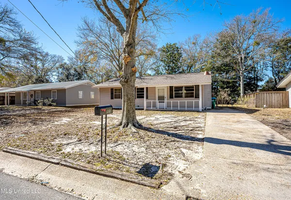 $1,400 | 105 Hickory Drive, Ocean Springs, MS 39564