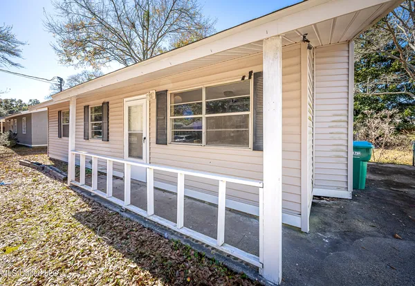 $1,400 | 105 Hickory Drive, Ocean Springs, MS 39564