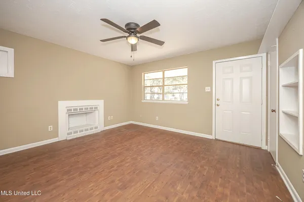 $1,400 | 105 Hickory Drive, Ocean Springs, MS 39564