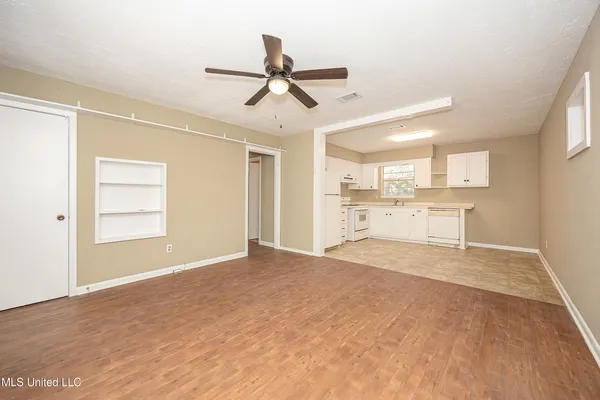 $1,400 | 105 Hickory Drive, Ocean Springs, MS 39564