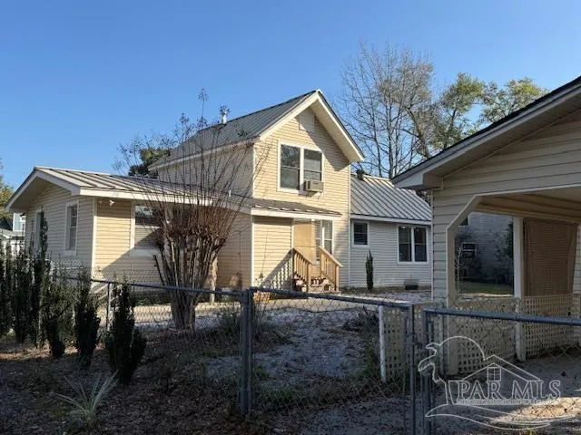 a view of house and outdoor space