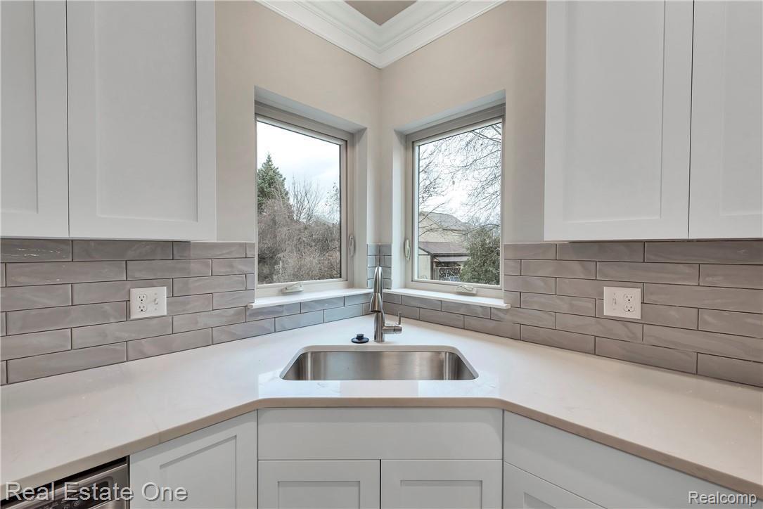 3780 Milano Ct. Rochester, MI 48307 - Photo 12 of 42 3780-Milano-Court-Rochester-Hills-MI-48307-windowstill-12.jpg