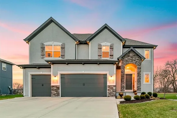 $569,900 | 19004 Skyview Lane, Spring Hill, KS 66083