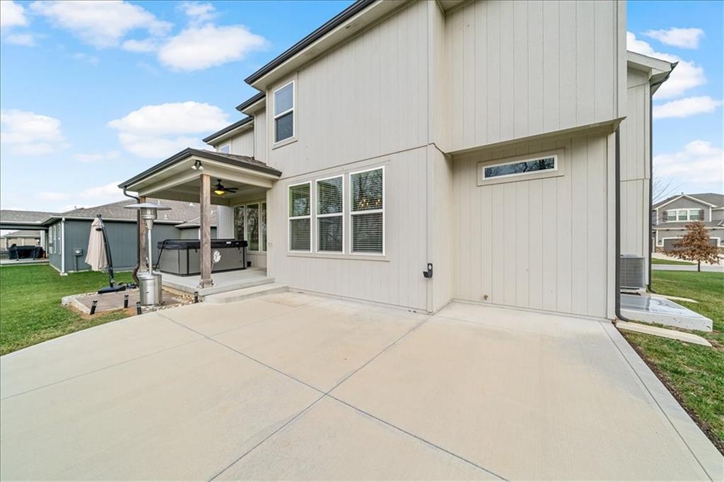 19004 Skyview Lane Spring Hill, KS 66083 - Photo 25 of 33