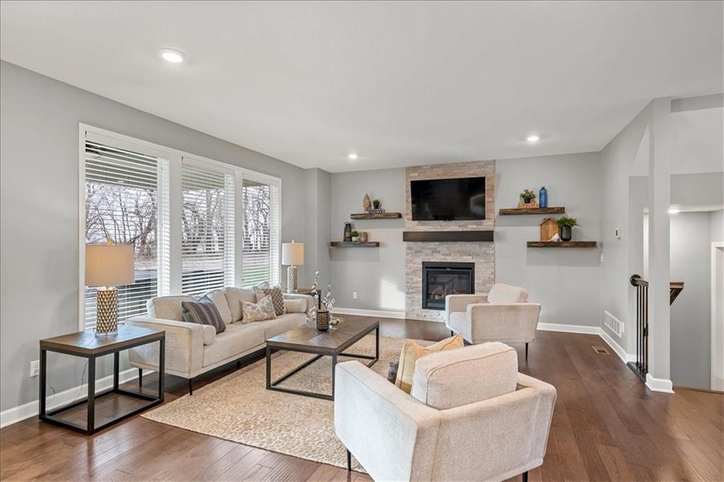 19004 Skyview Lane Spring Hill, KS 66083 - Photo 5 of 33