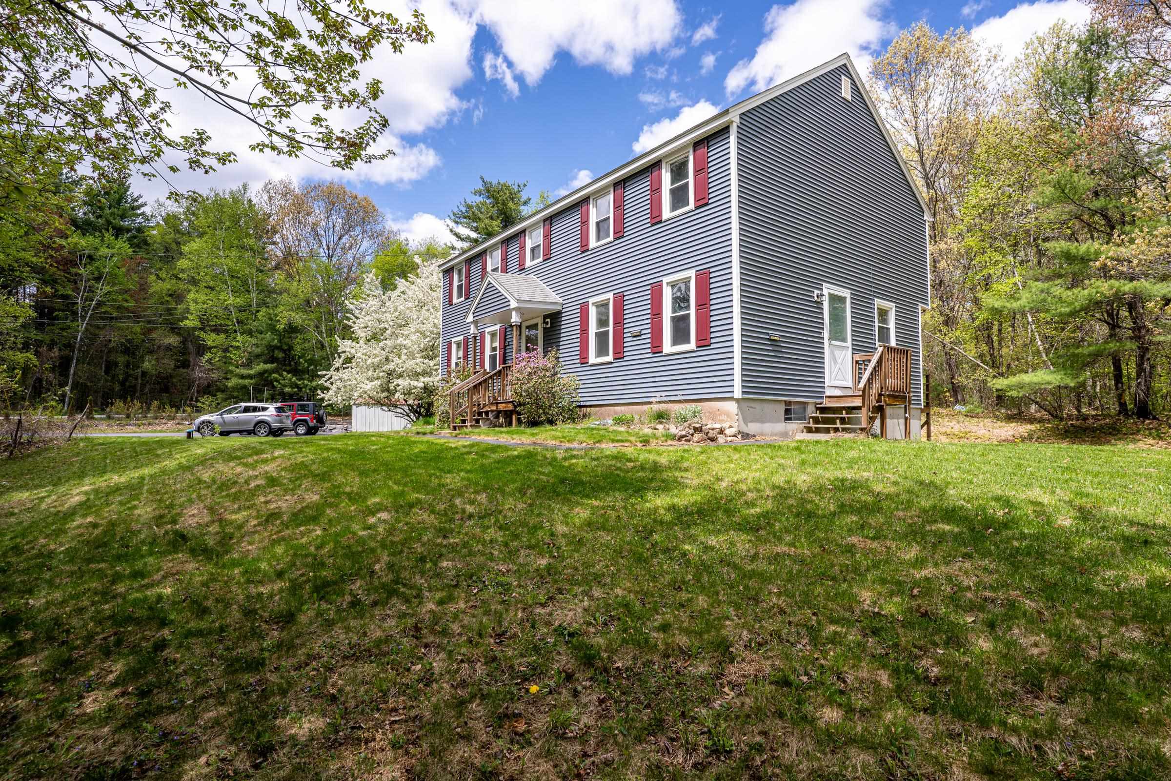 206 Hampstead Road Derry, NH 03038 - Photo 3 of 24