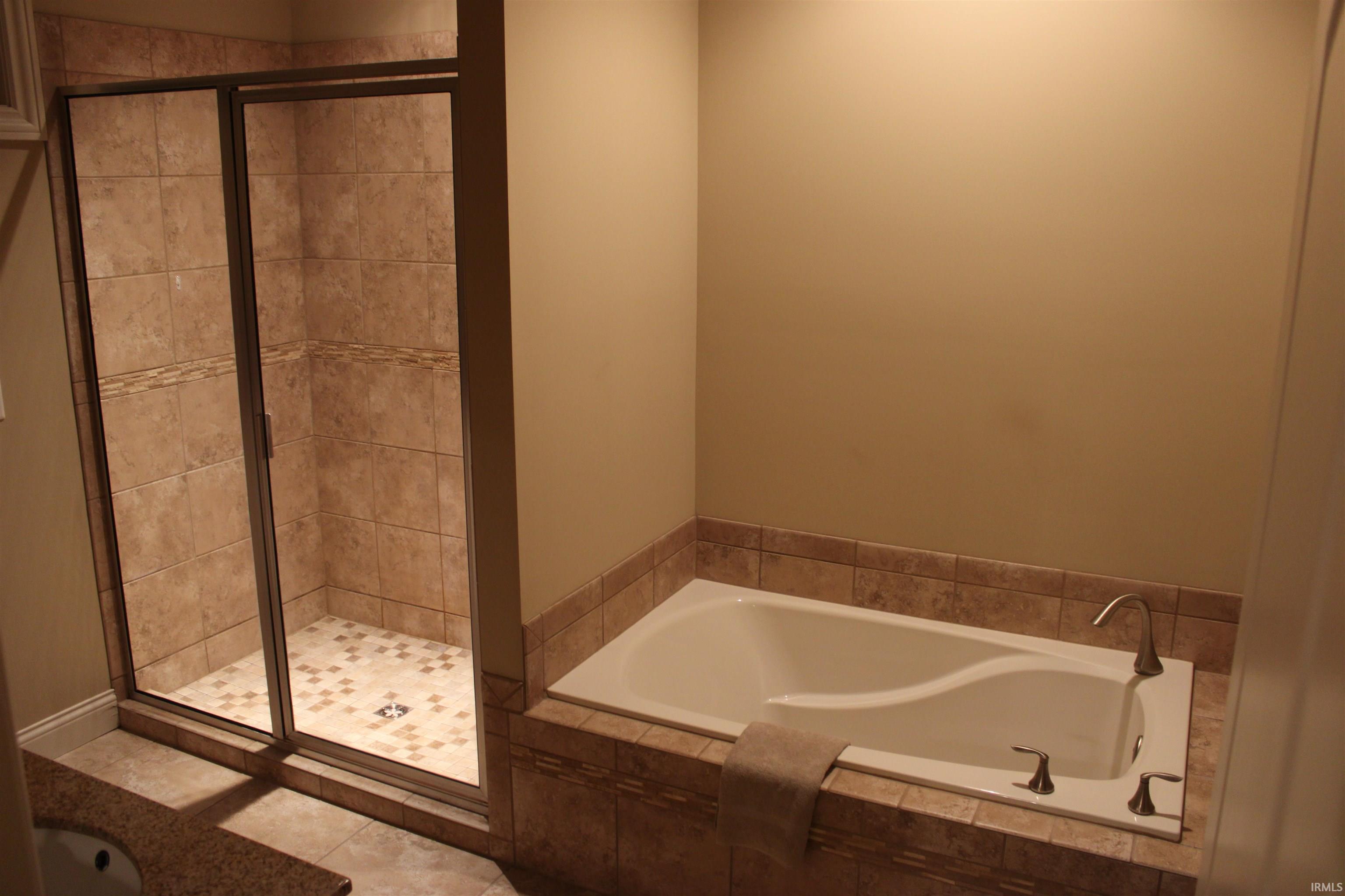 4208 Huntington Ridge Circle Newburgh, IN 47630 - Photo 14 of 36 Gallery Image 14