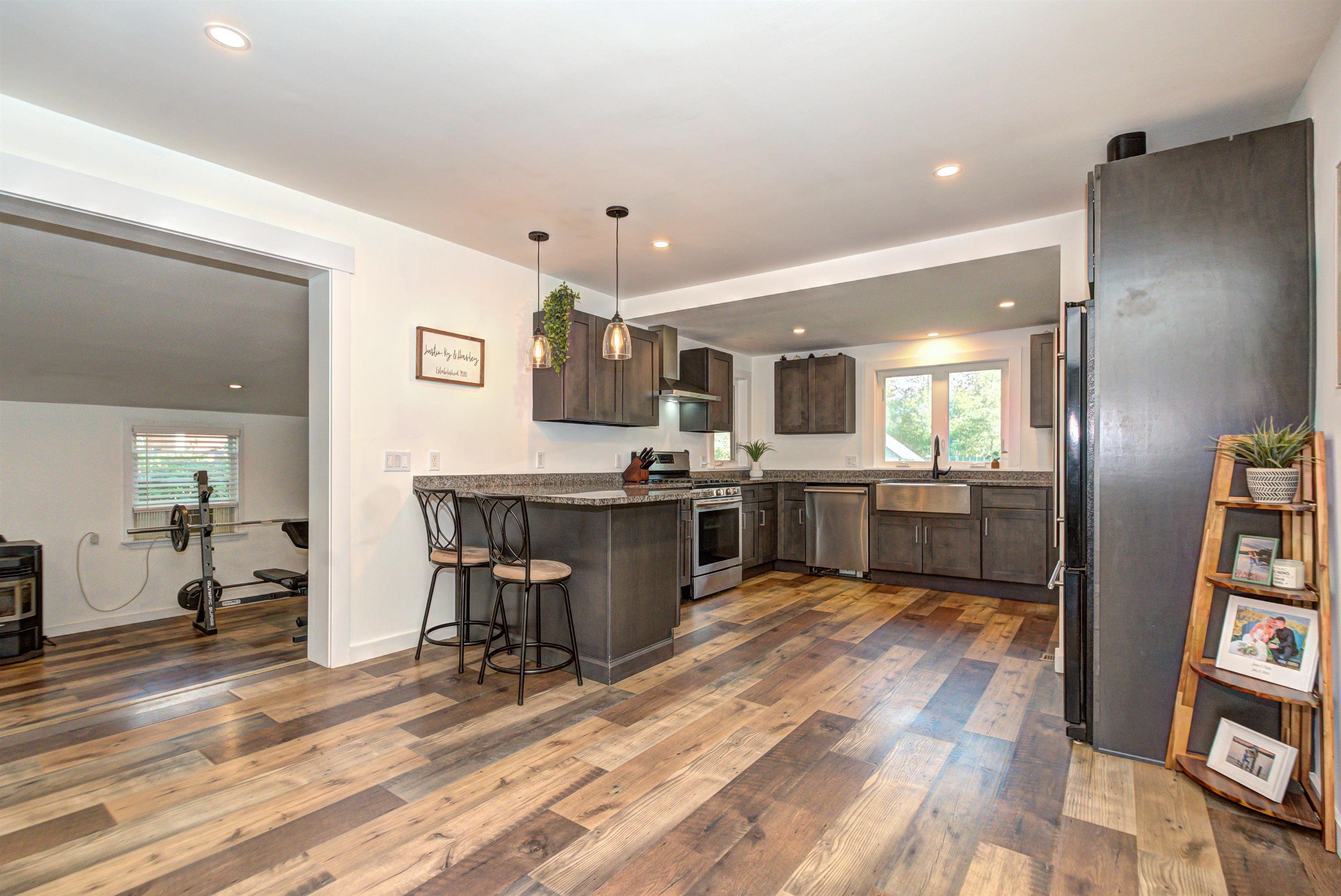 2085 Wellington Road Manchester, NH 03104 - Photo 4 of 27 Gallery Image 4