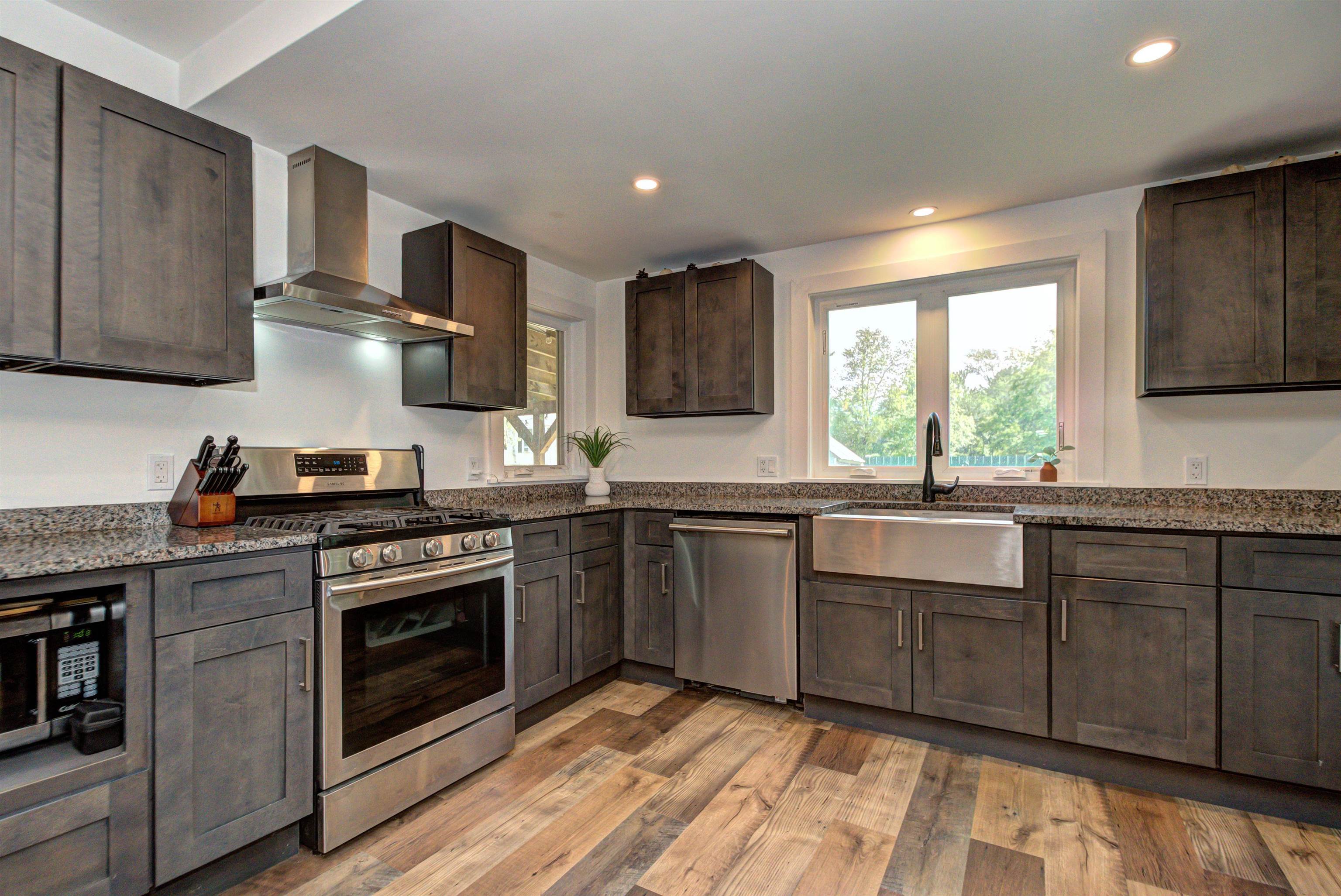 2085 Wellington Road Manchester, NH 03104 - Photo 6 of 27 Gallery Image 6