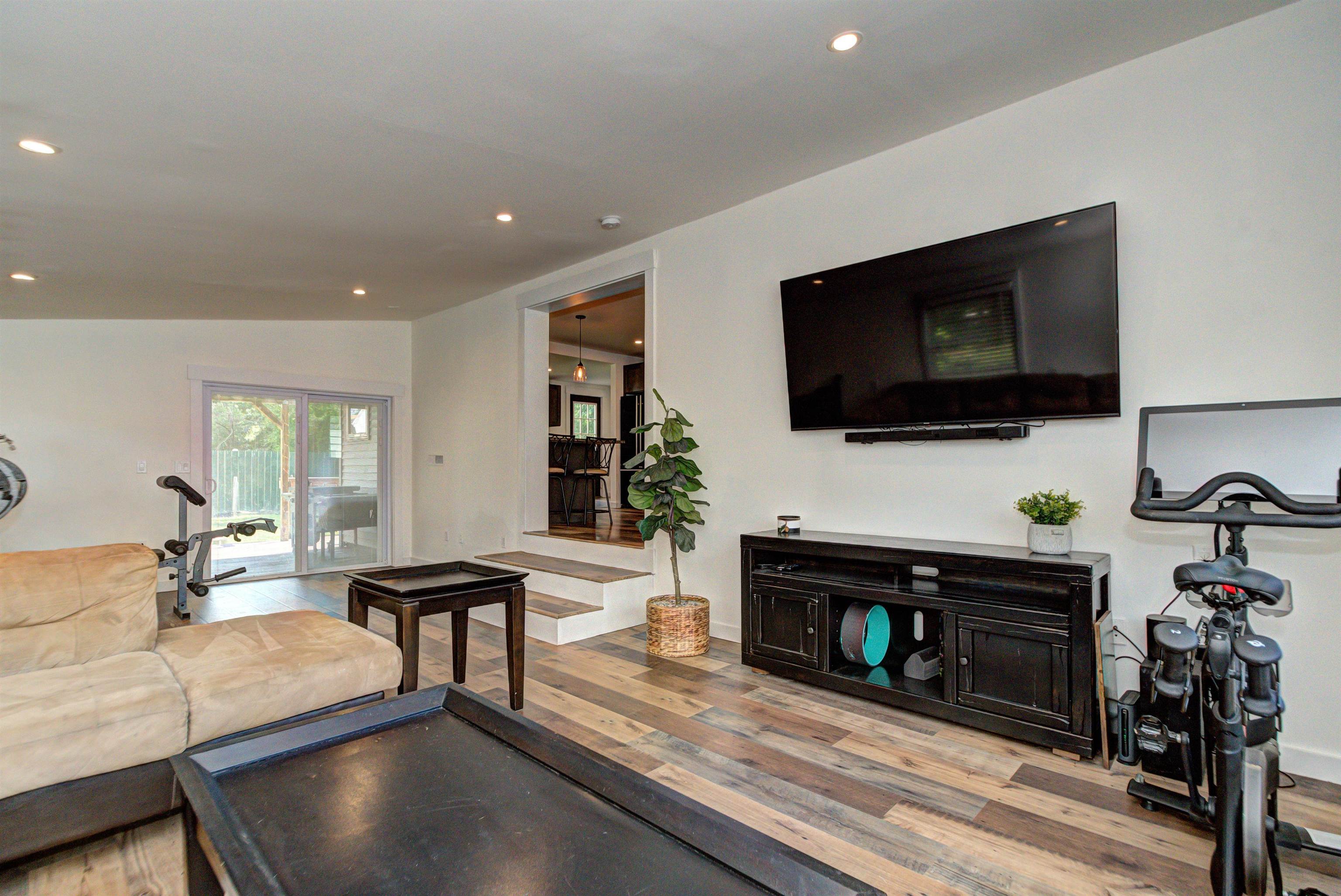 2085 Wellington Road Manchester, NH 03104 - Photo 10 of 27 Gallery Image 10