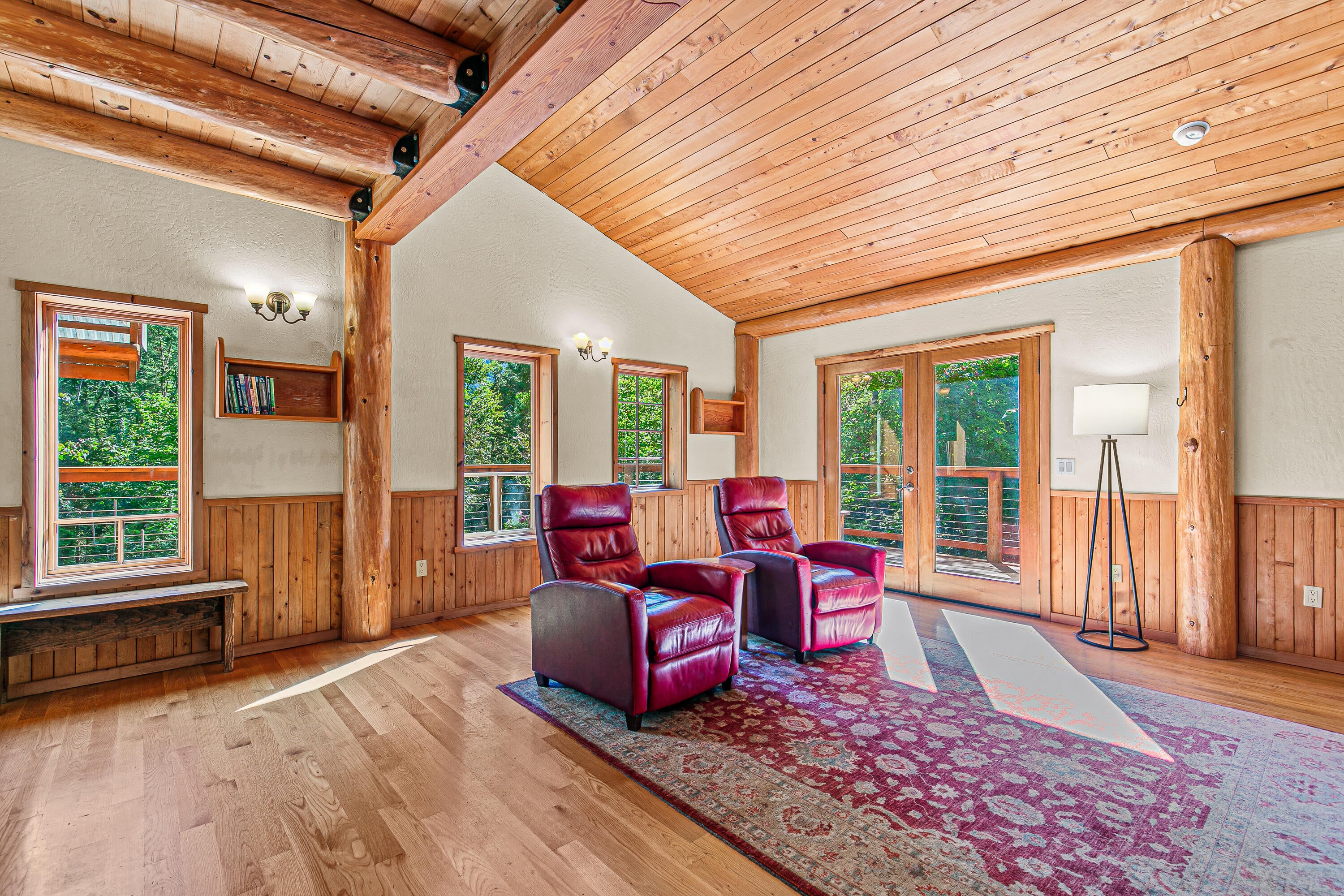 3496 East Fork Road Williams, OR 97544 - Photo 6 of 97 living room