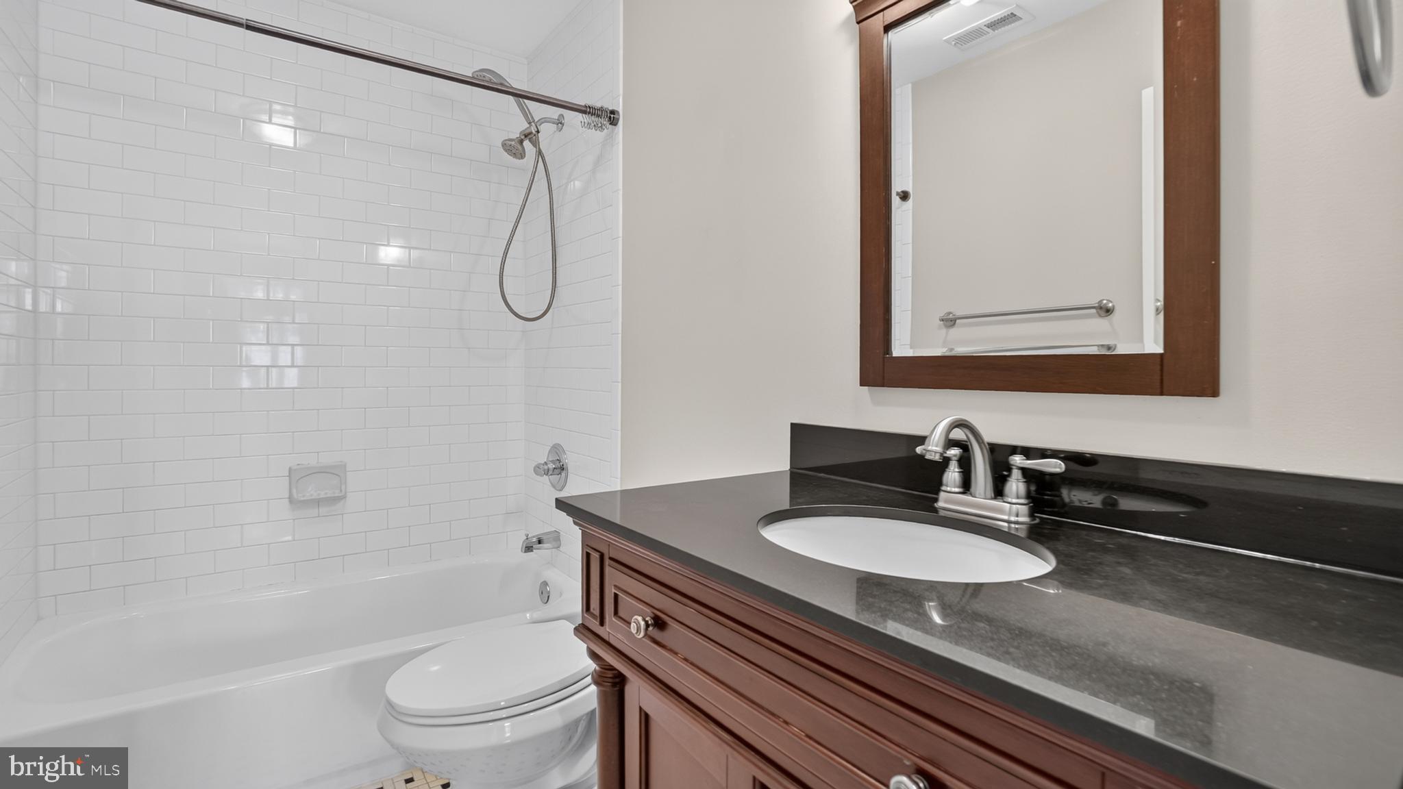 7732 West Shore Road Pasadena, MD 21122 - Photo 21 of 34 Hall Bath