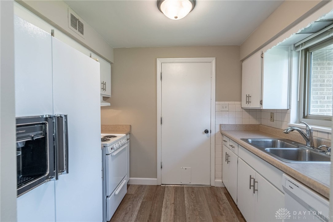 937 East Stroop Road Dayton, OH 45429 - Photo 7 of 20
