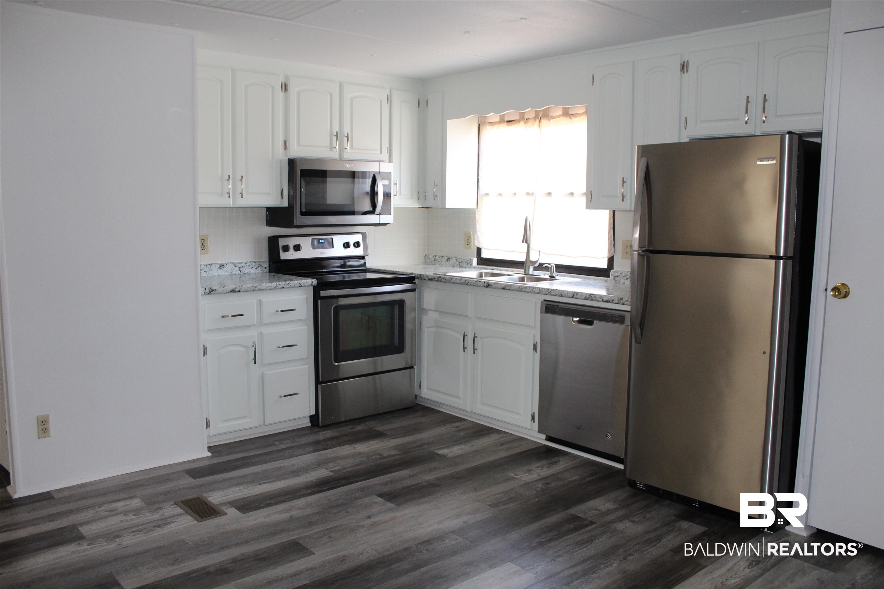 1326 Ridgewood Drive Lillian, AL 36549 - Photo 3 of 28 Kitchen with Stainless appliances