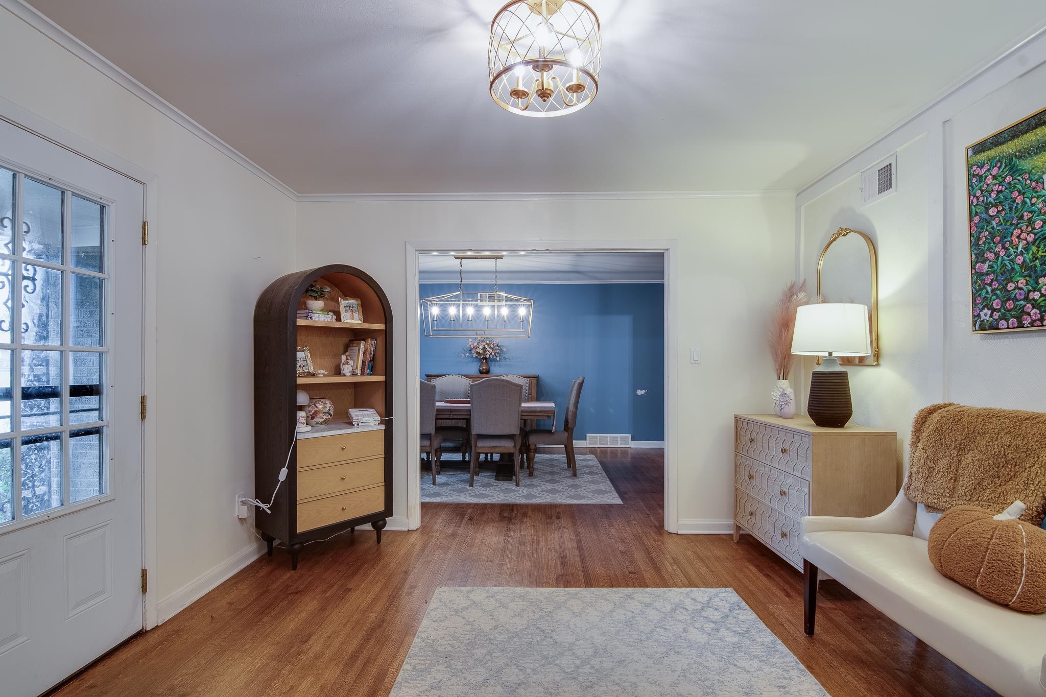 4898 Dee Road Memphis, TN 38117 - Photo 19 of 40 a living room with furniture and a window