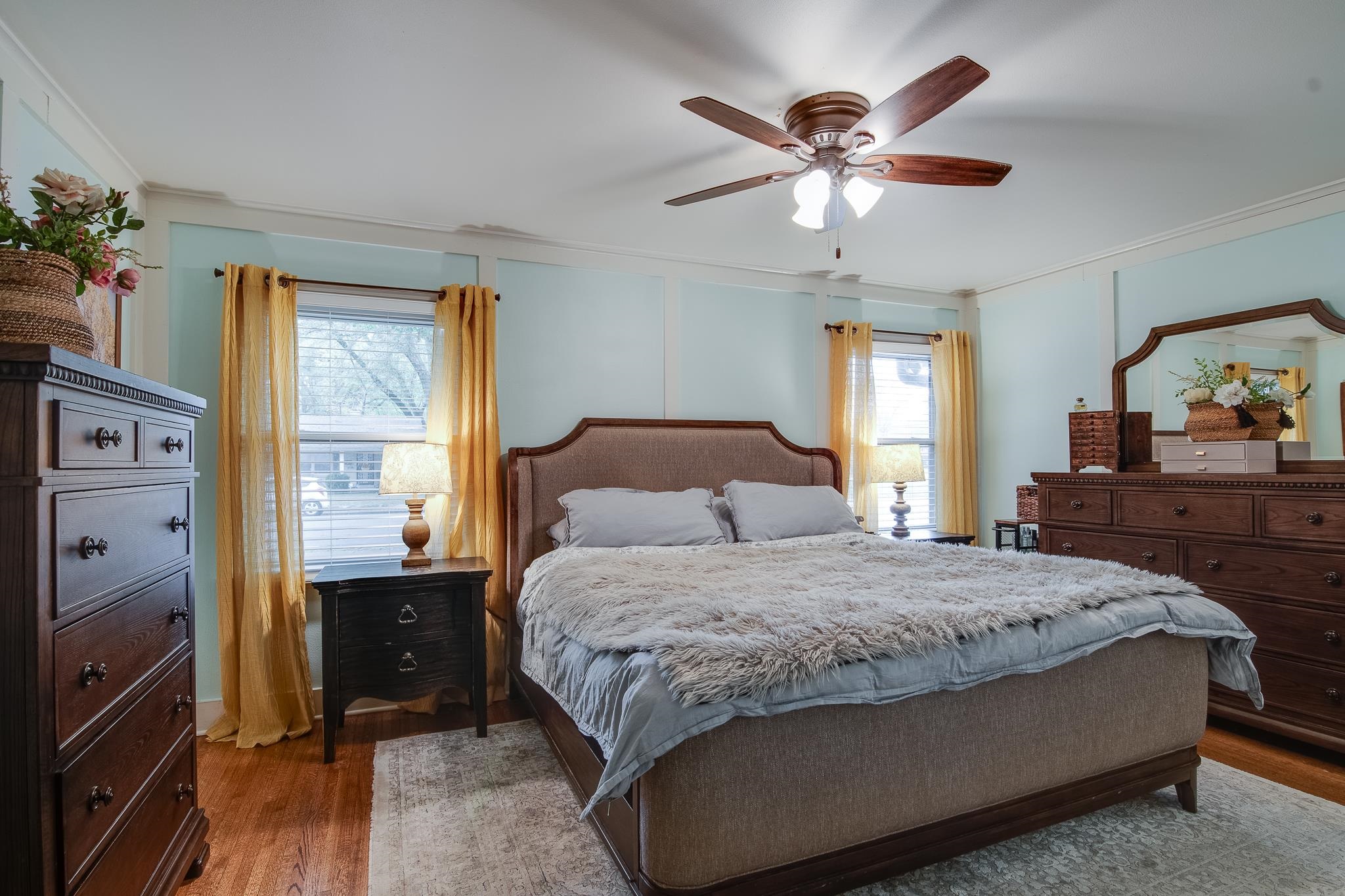 4898 Dee Road Memphis, TN 38117 - Photo 26 of 40 a bedroom with a bed and window