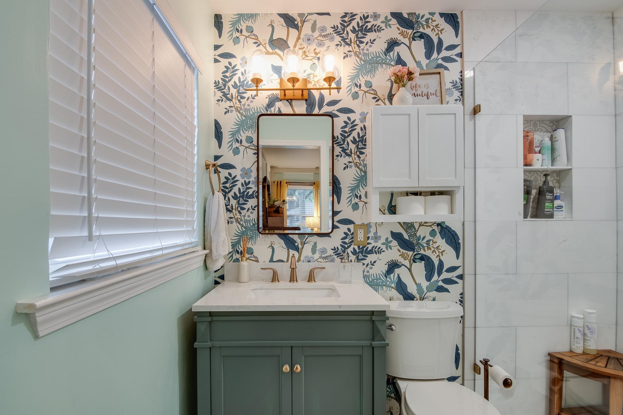 4898 Dee Road Memphis, TN 38117 - Photo 27 of 40 a bathroom with a sink and a mirror
