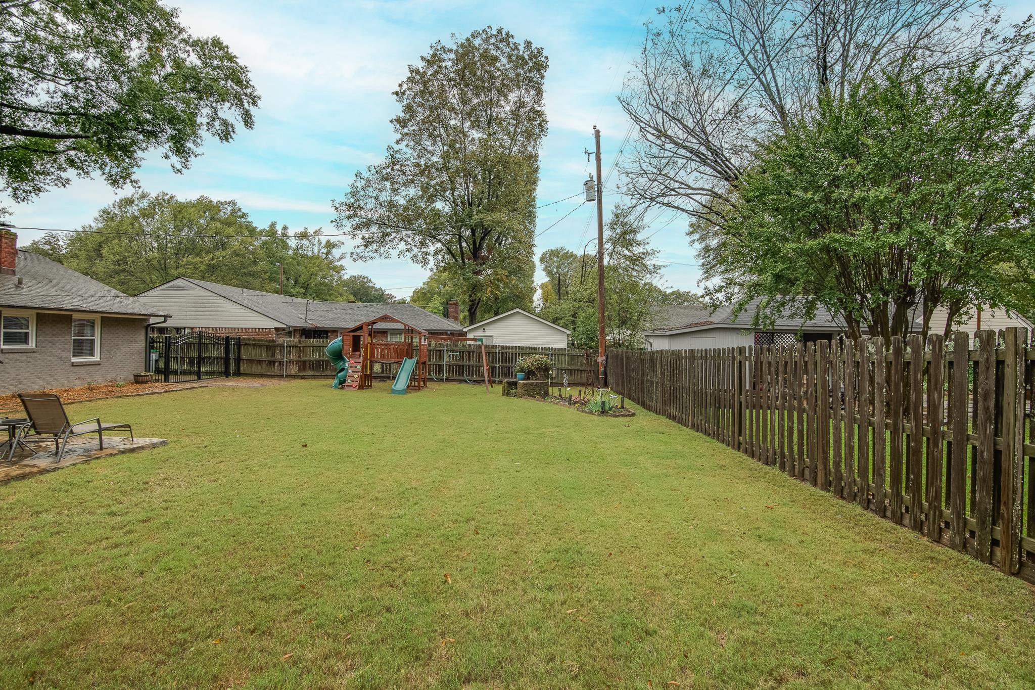 4898 Dee Road Memphis, TN 38117 - Photo 38 of 40 a front view of house with yard and trees