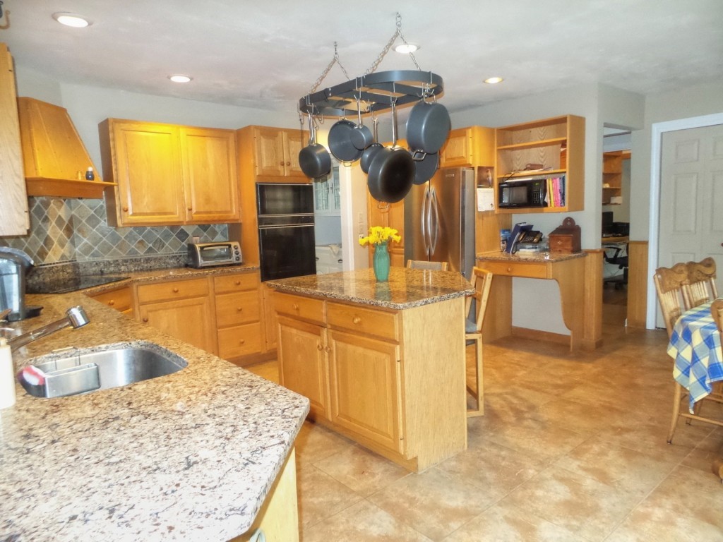 924 Pond Road Hinesburg, VT 05461 - Photo 3 of 36