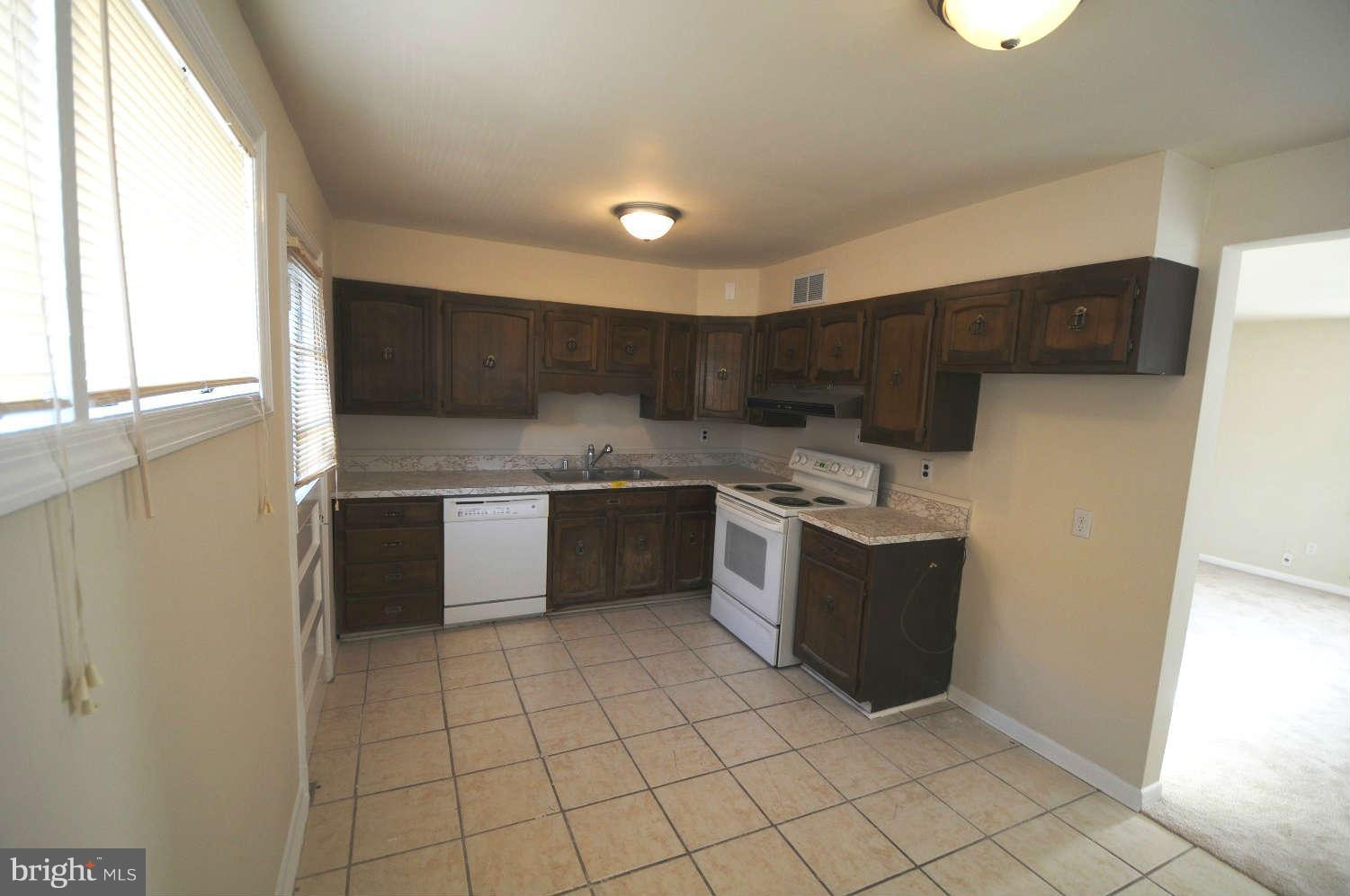 572 Shipley Road Linthicum Heights, MD 21090 - Photo 2 of 12 Kitchen