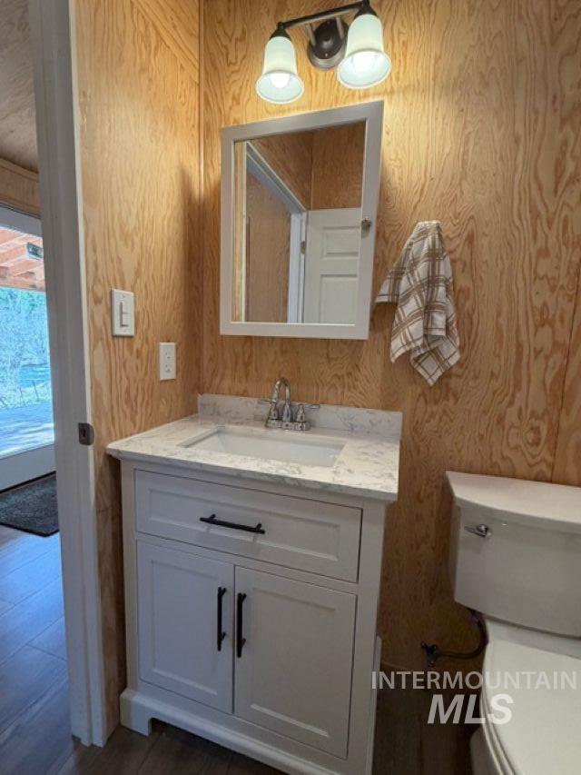 124 Windmill Lane Kooskia, ID 83539 - Photo 40 of 47 Bathroom with vanity and toilet