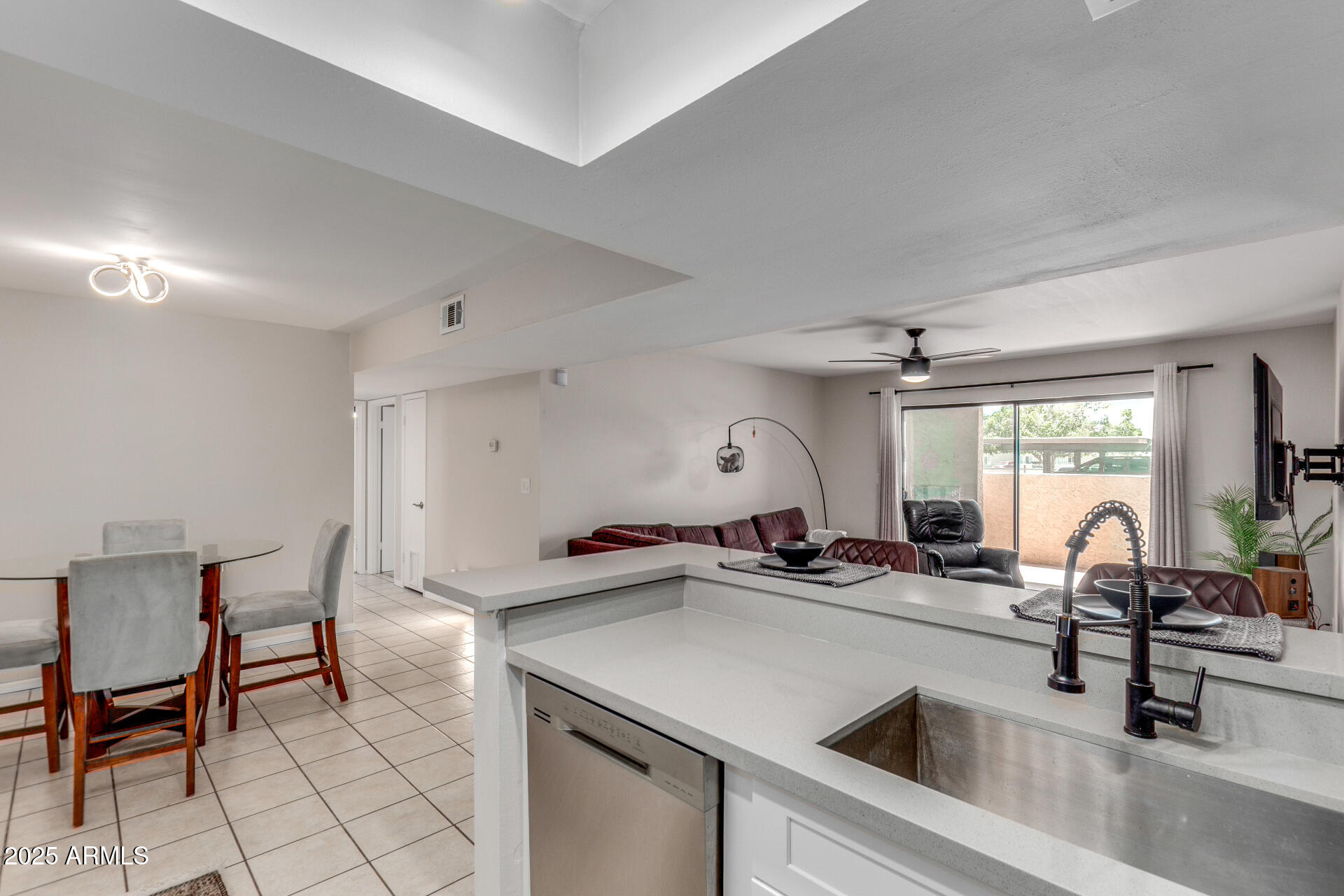 540 North May, Unit 1122 Mesa, AZ 85201 - Photo 9 of 28 11 May