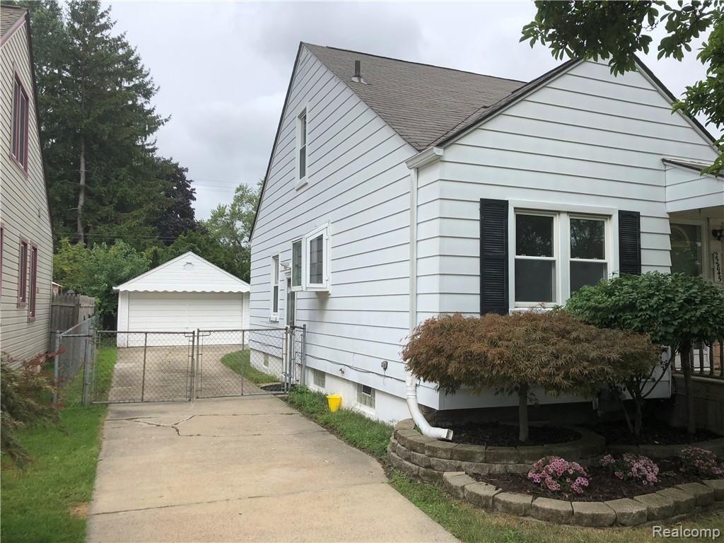22845 Roxana Avenue Eastpointe, MI 48021 - Photo 3 of 24 Photo Sep 06, 11 21 07 AM.jpg