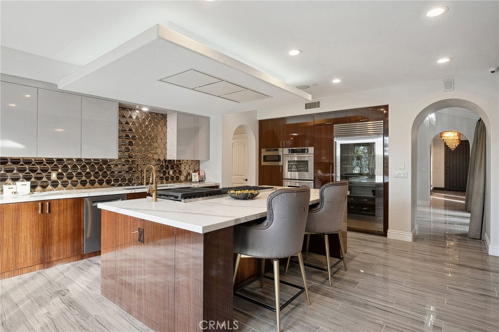 33 Basilica Place Ladera Ranch, CA 92694 - Photo 21 of 61 a large kitchen with a table and chairs in it