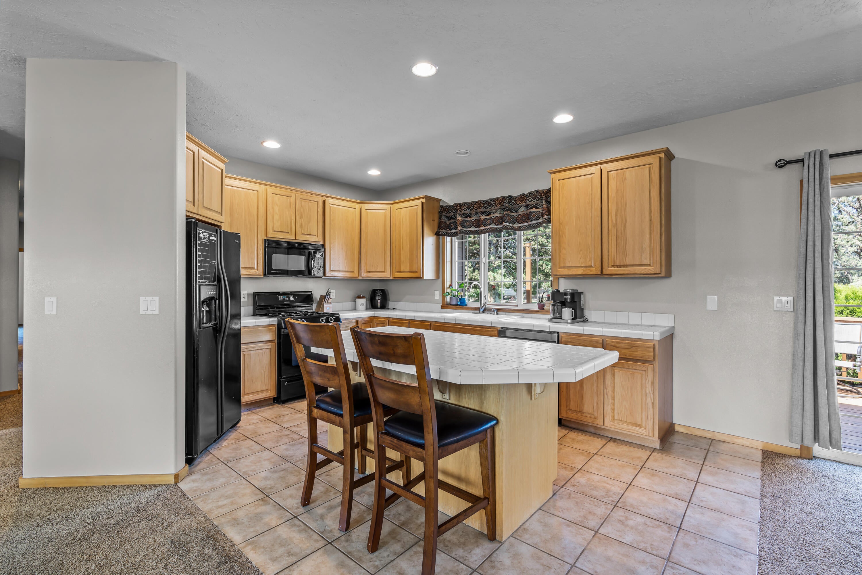 2625 Southwest 37th Street Redmond, OR 97756 - Photo 9 of 26 2023_06_05_2625_sw_37th_st_rdm-4