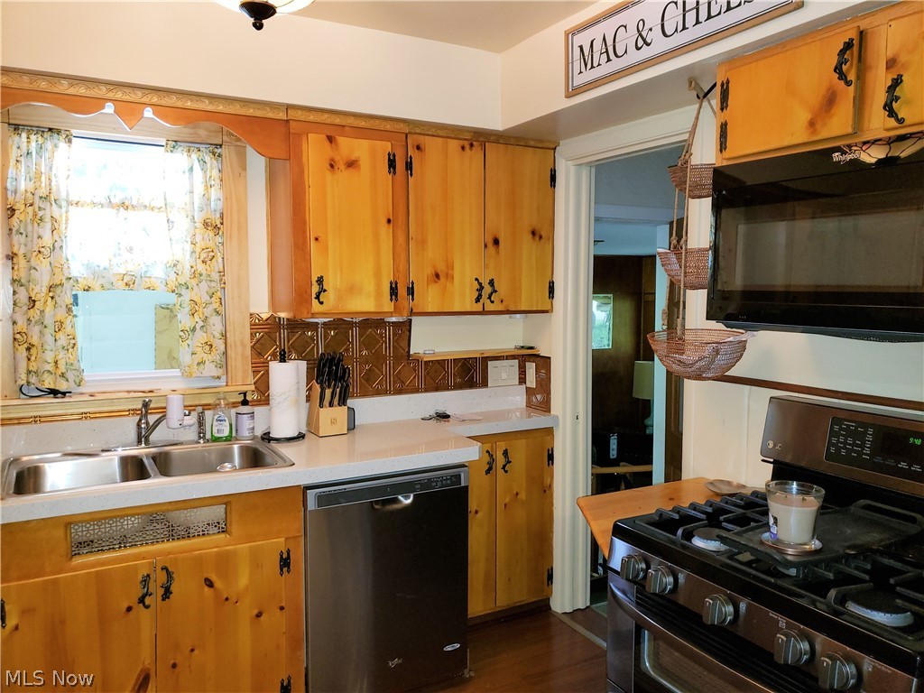 4545 Ammon Road Cleveland, OH 44143 - Photo 9 of 27 Efficient layout...