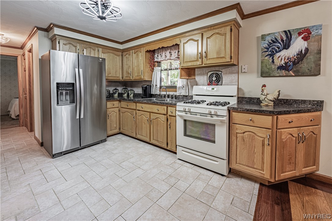 4329 Sunset Drive Lockport Town, NY 14094 - Photo 12 of 46