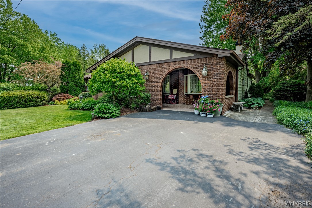 4329 Sunset Drive Lockport Town, NY 14094 - Photo 4 of 46