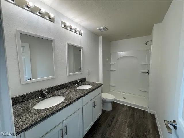 $269,900 | 131 Carousel Avenue, LaBelle, FL 33935