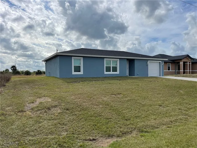 $269,900 | 131 Carousel Avenue, LaBelle, FL 33935