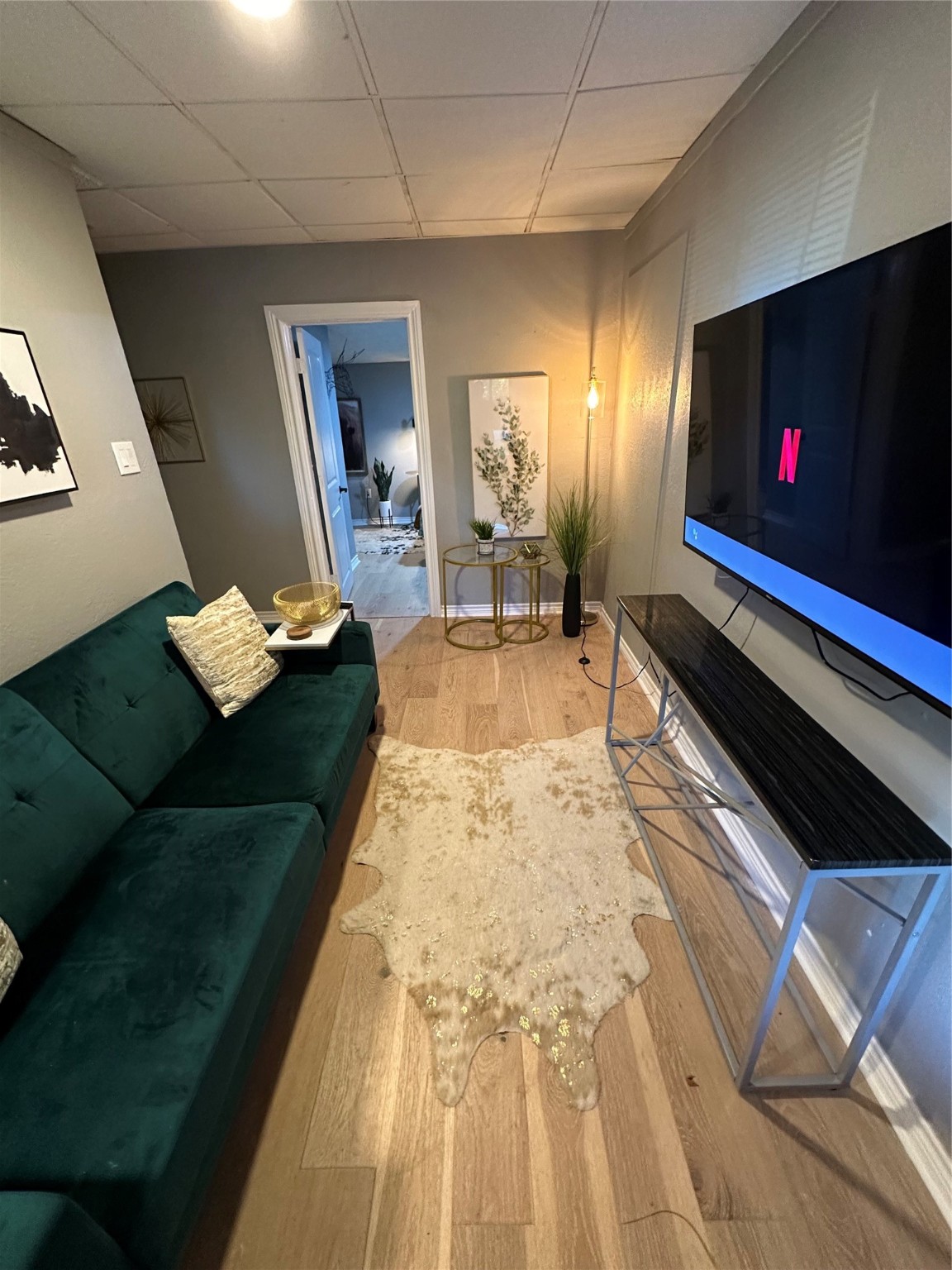 2131 Cromwell Street, Unit D Houston, TX 77093 - Photo 18 of 26 a living room with couch and a flat screen tv