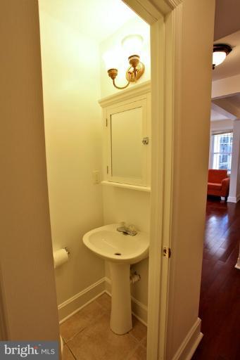 771 Harvard Street Northwest Washington, DC 20001 - Photo 4 of 24 Bath