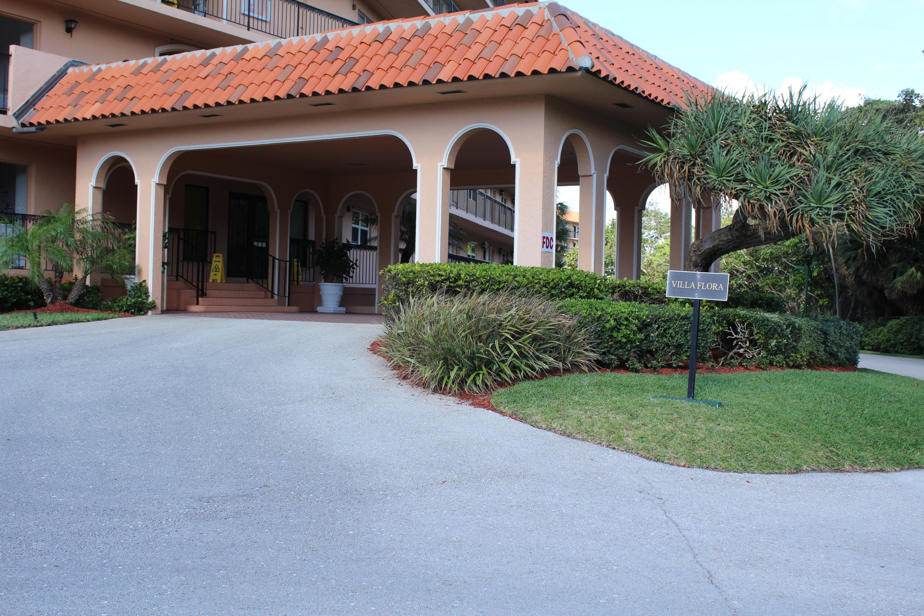 2871 North Ocean Boulevard, Unit F431 Boca Raton, FL 33431 - Photo 2 of 16 Covered Entrance