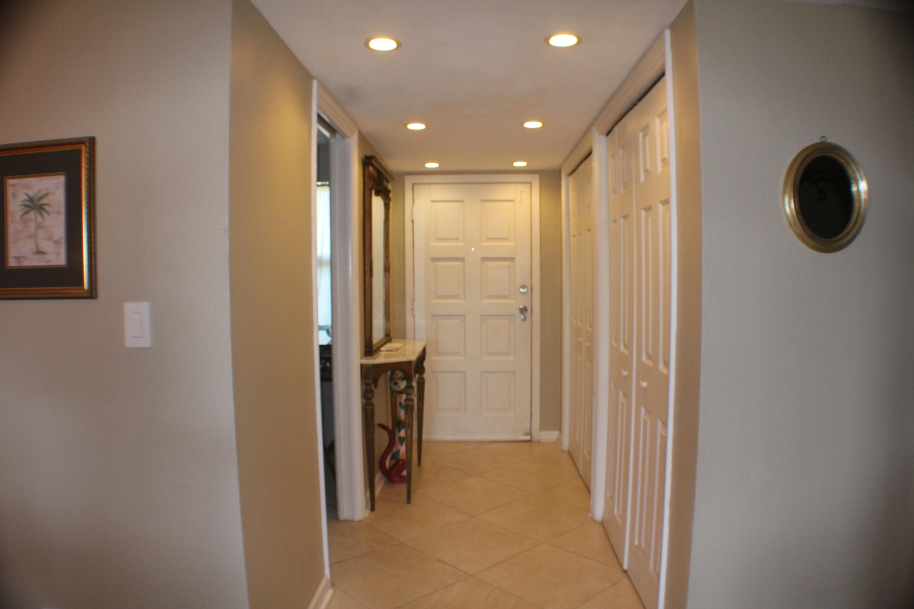 2871 North Ocean Boulevard, Unit F431 Boca Raton, FL 33431 - Photo 3 of 16 Foyer