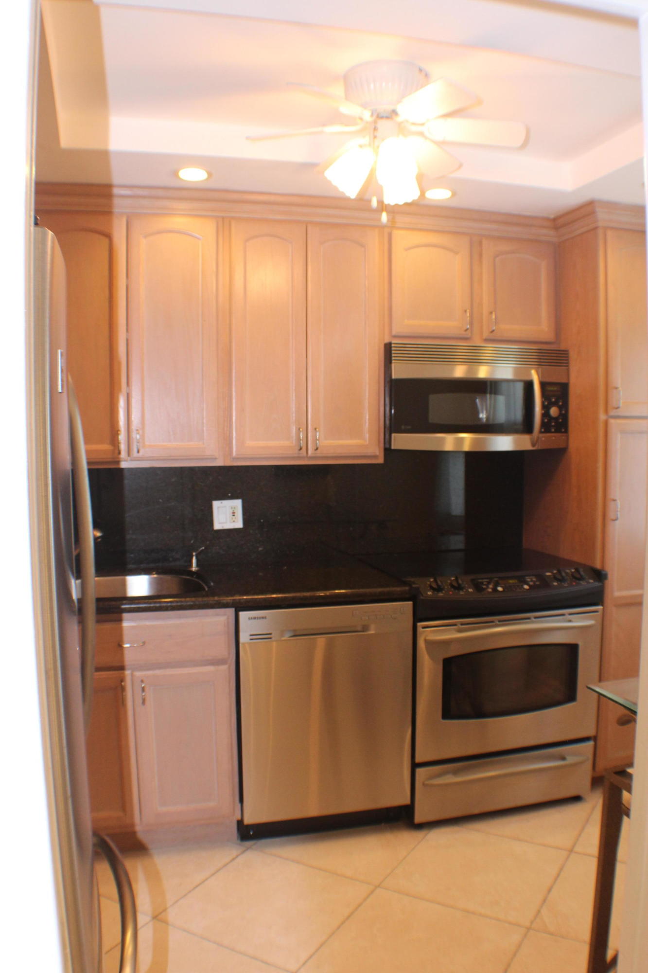 2871 North Ocean Boulevard, Unit F431 Boca Raton, FL 33431 - Photo 4 of 16 Kitchen