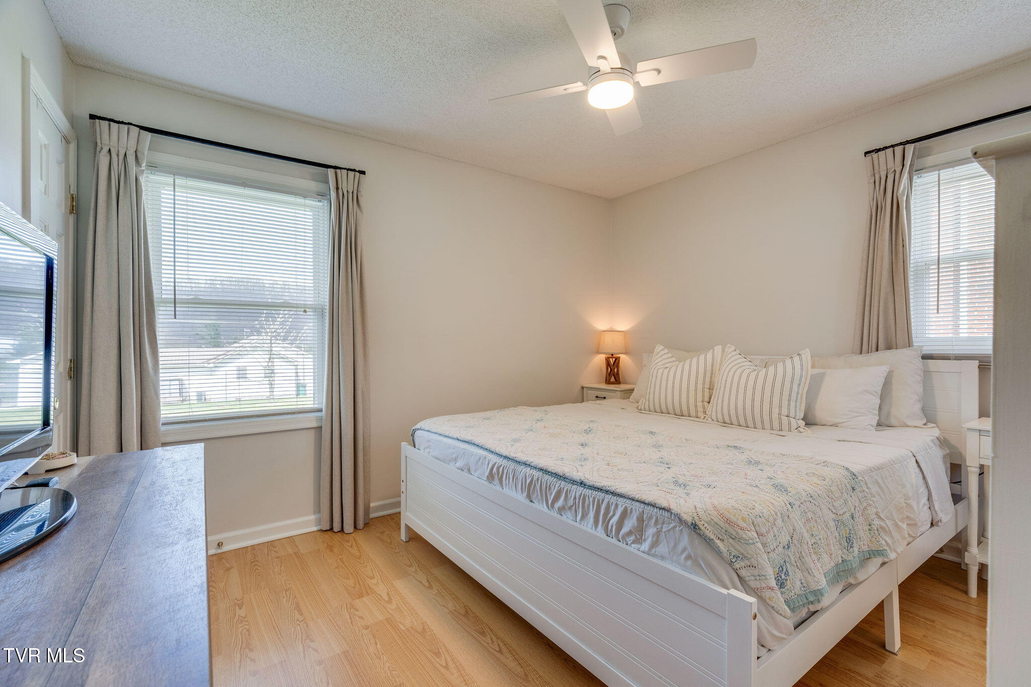 631 South Elm Avenue Erwin, TN 37650 - Photo 11 of 25 011