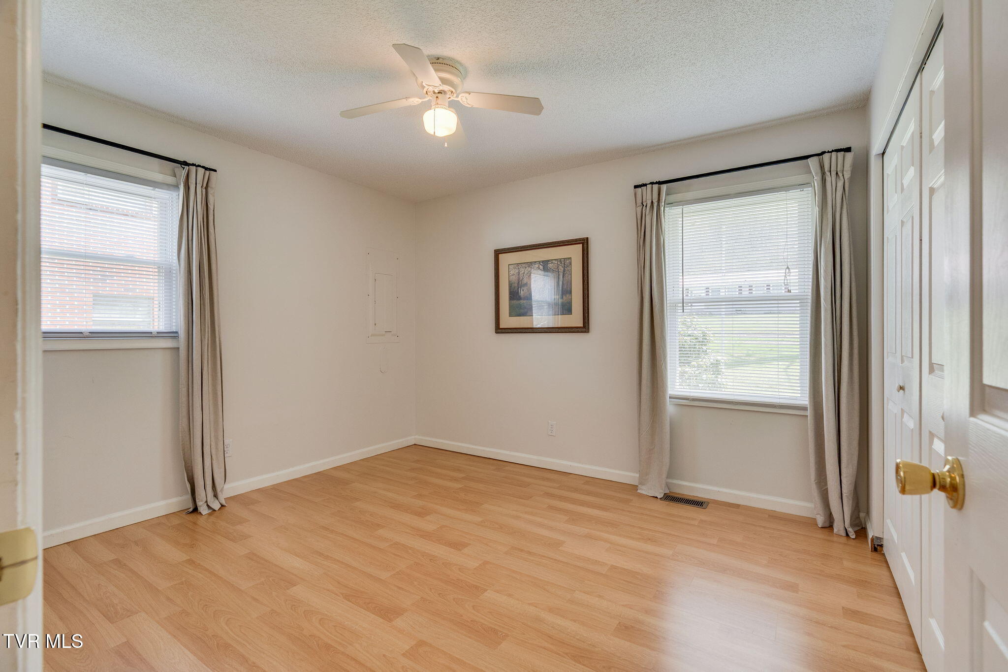 631 South Elm Avenue Erwin, TN 37650 - Photo 14 of 25 014